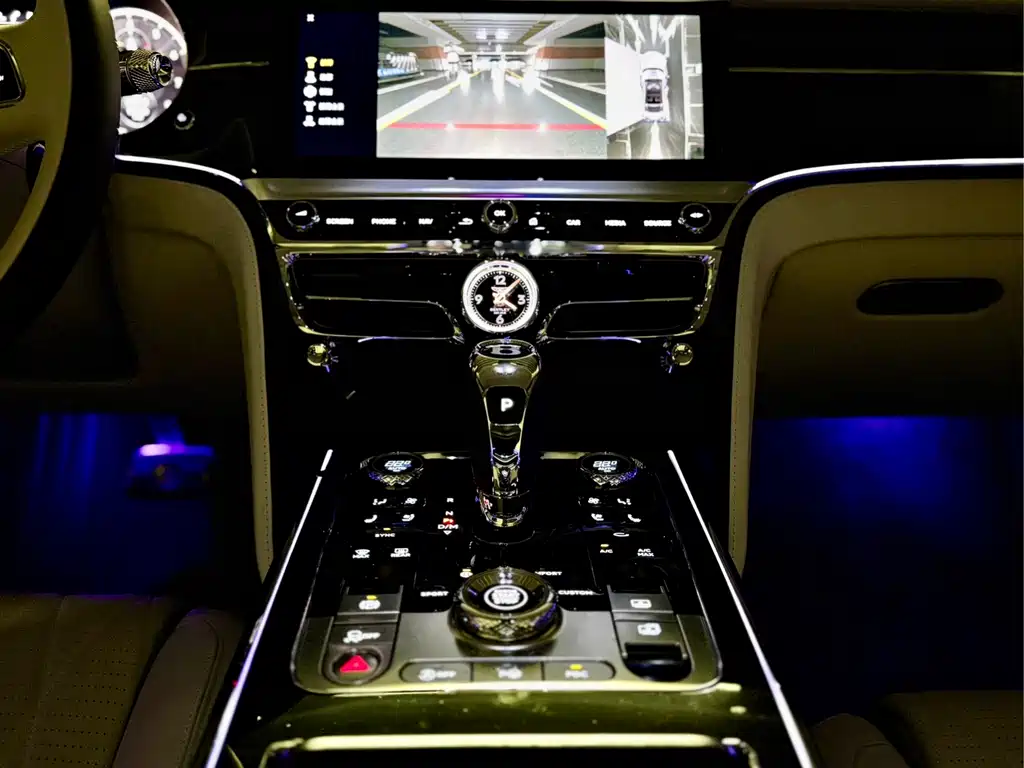 Bentley Flying Spur — фото 13