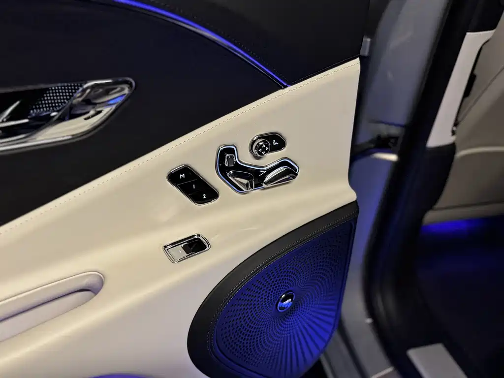 Bentley Flying Spur — фото 18