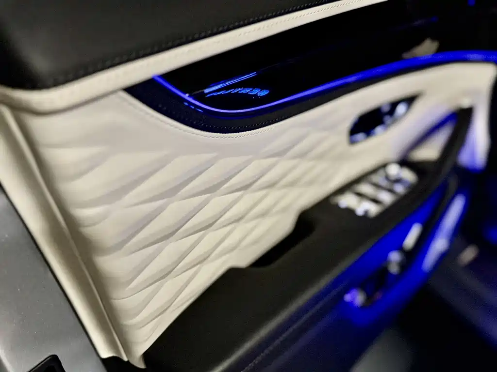 Bentley Flying Spur — фото 19