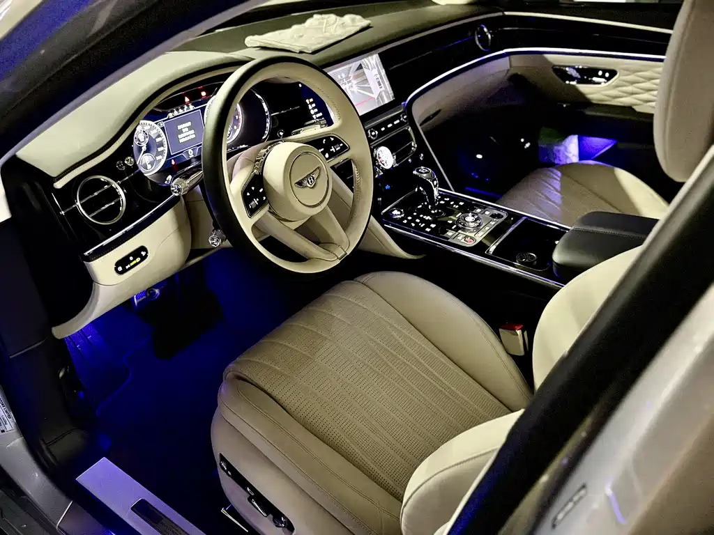 Bentley Flying Spur — фото 20