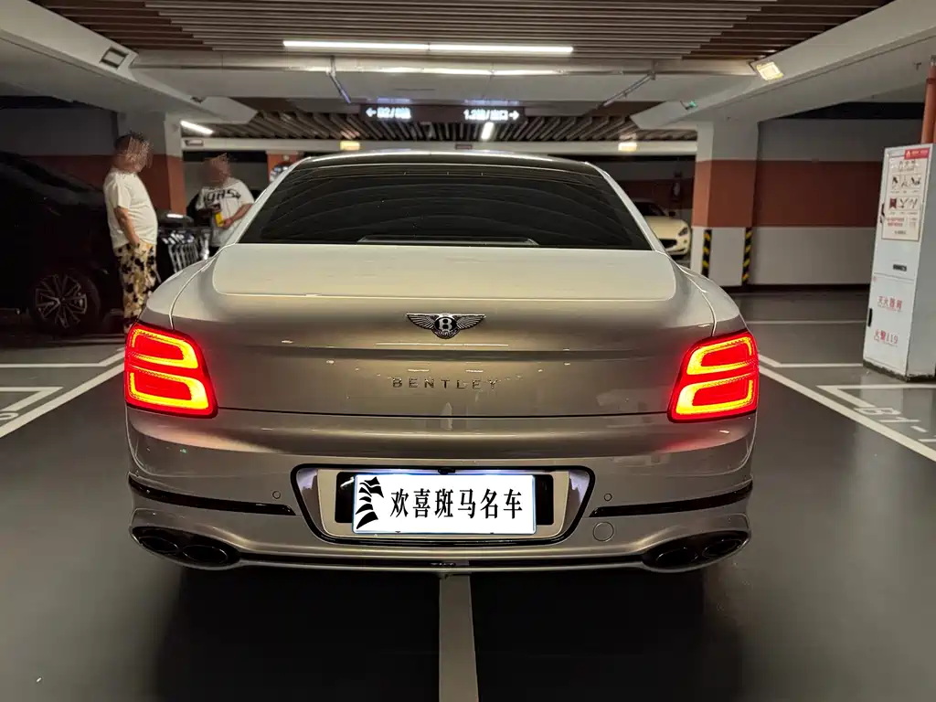 Bentley Flying Spur — фото 4
