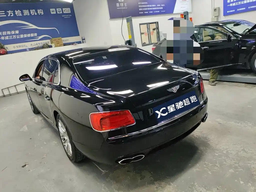 Bentley Flying Spur — фото 3