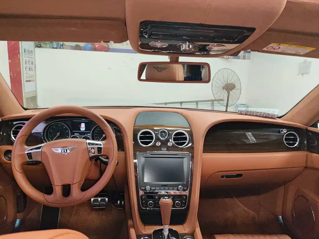 Bentley Flying Spur — фото 5