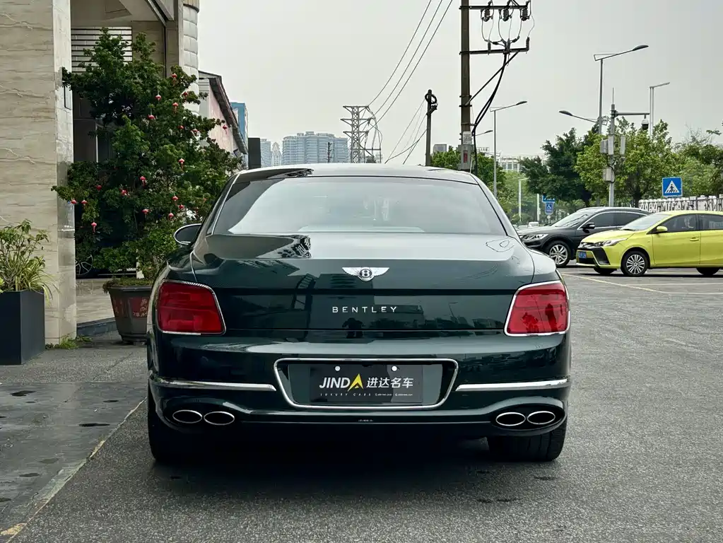 Bentley Flying Spur — фото 11
