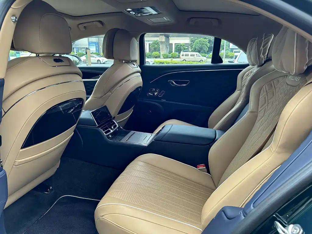 Bentley Flying Spur — фото 6