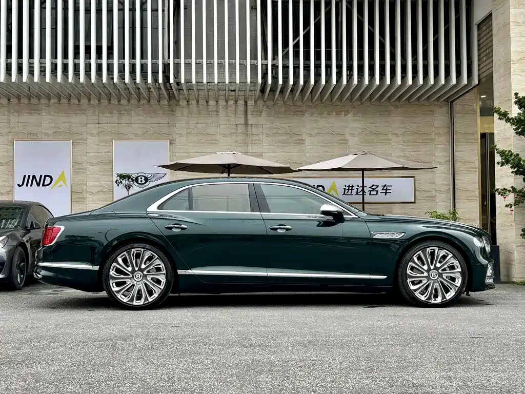 Bentley Flying Spur — фото 10