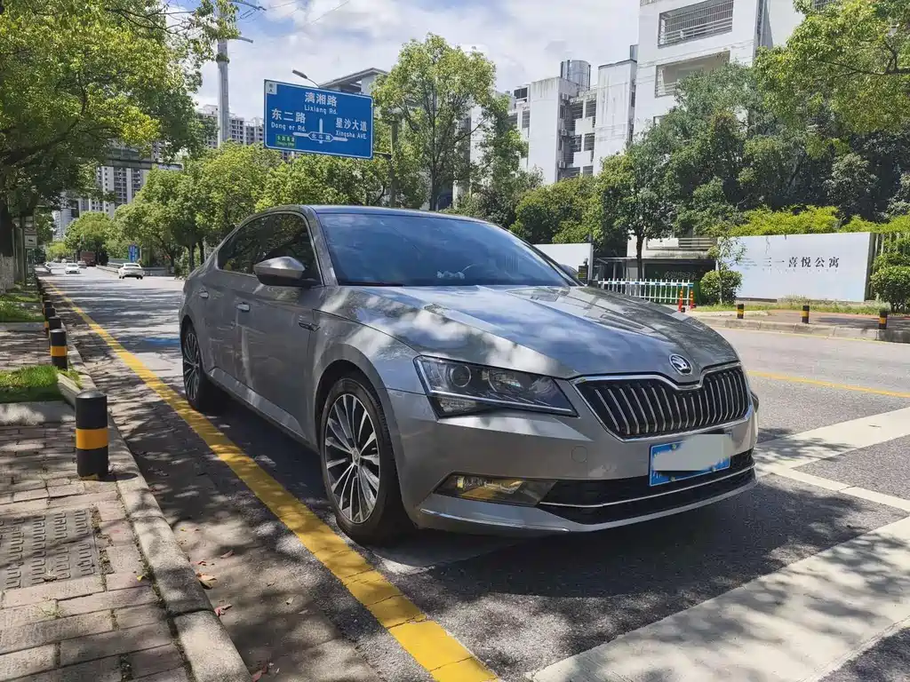Skoda Superb — фото 3