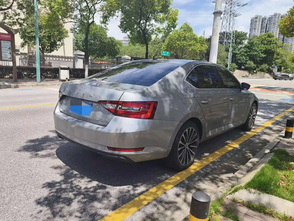 Skoda Superb — фото 4