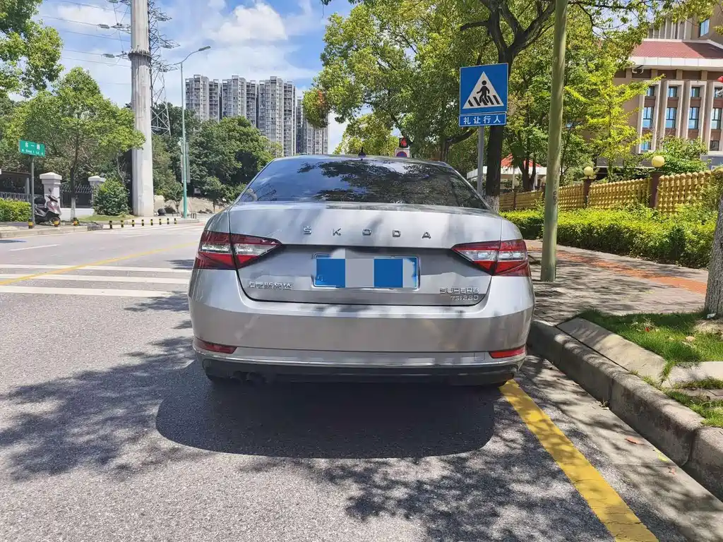 Skoda Superb — фото 5