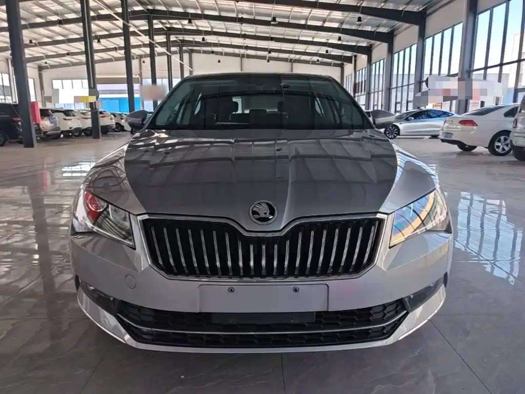 Skoda Superb — фото 2