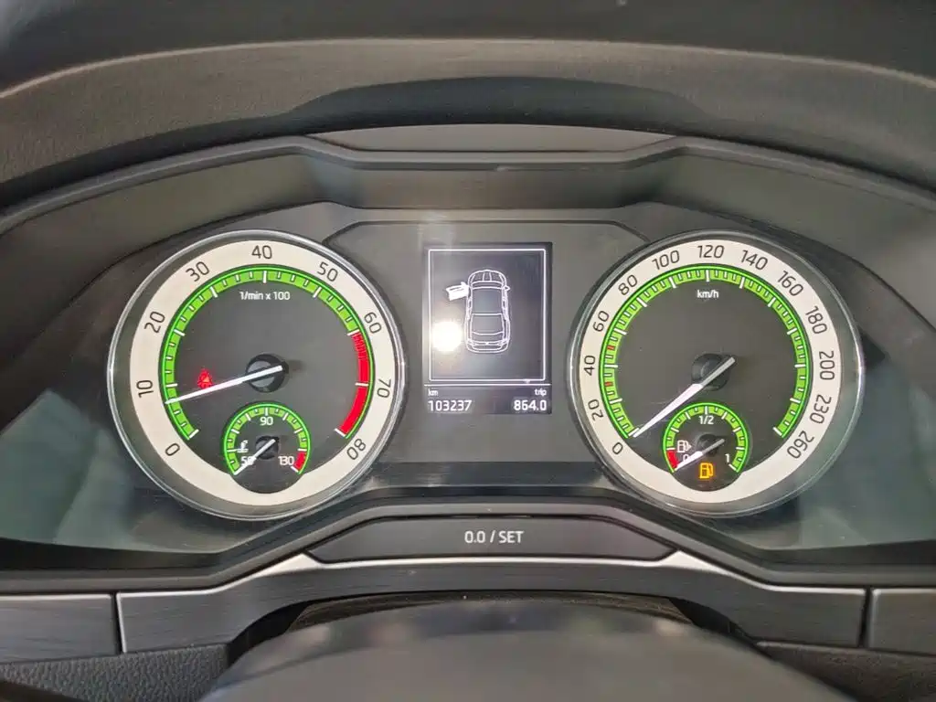 Skoda Superb — фото 11