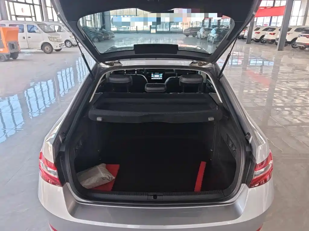 Skoda Superb — фото 18