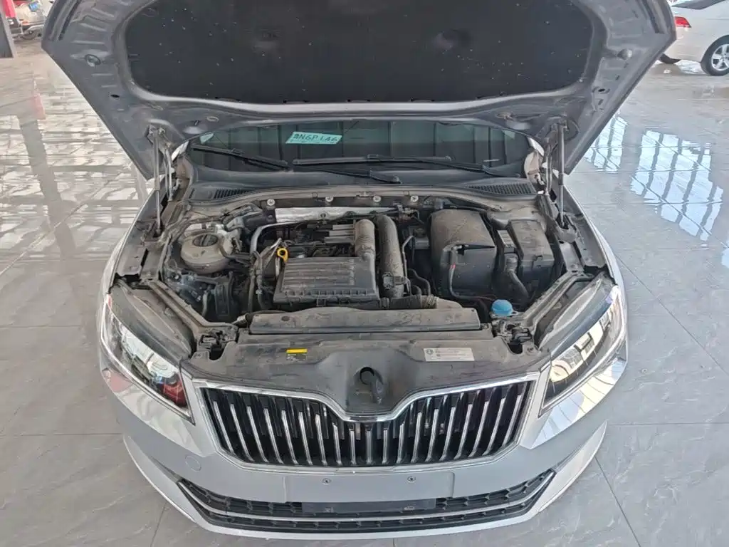 Skoda Superb — фото 19