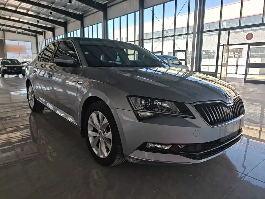 Skoda Superb — фото 3