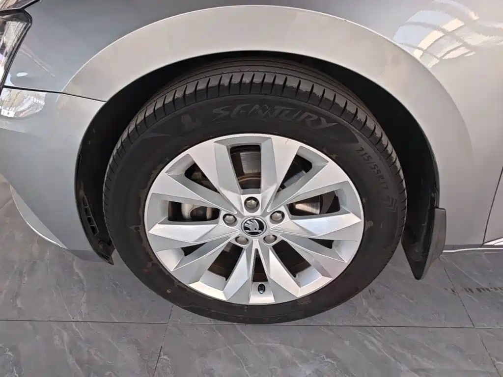 Skoda Superb — фото 22