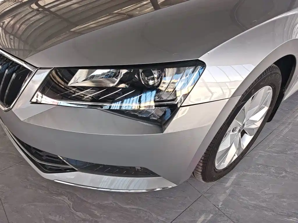 Skoda Superb — фото 23
