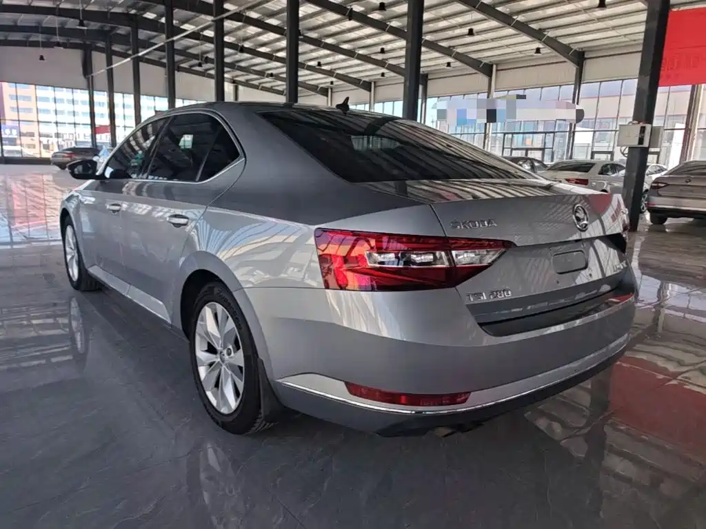 Skoda Superb — фото 4