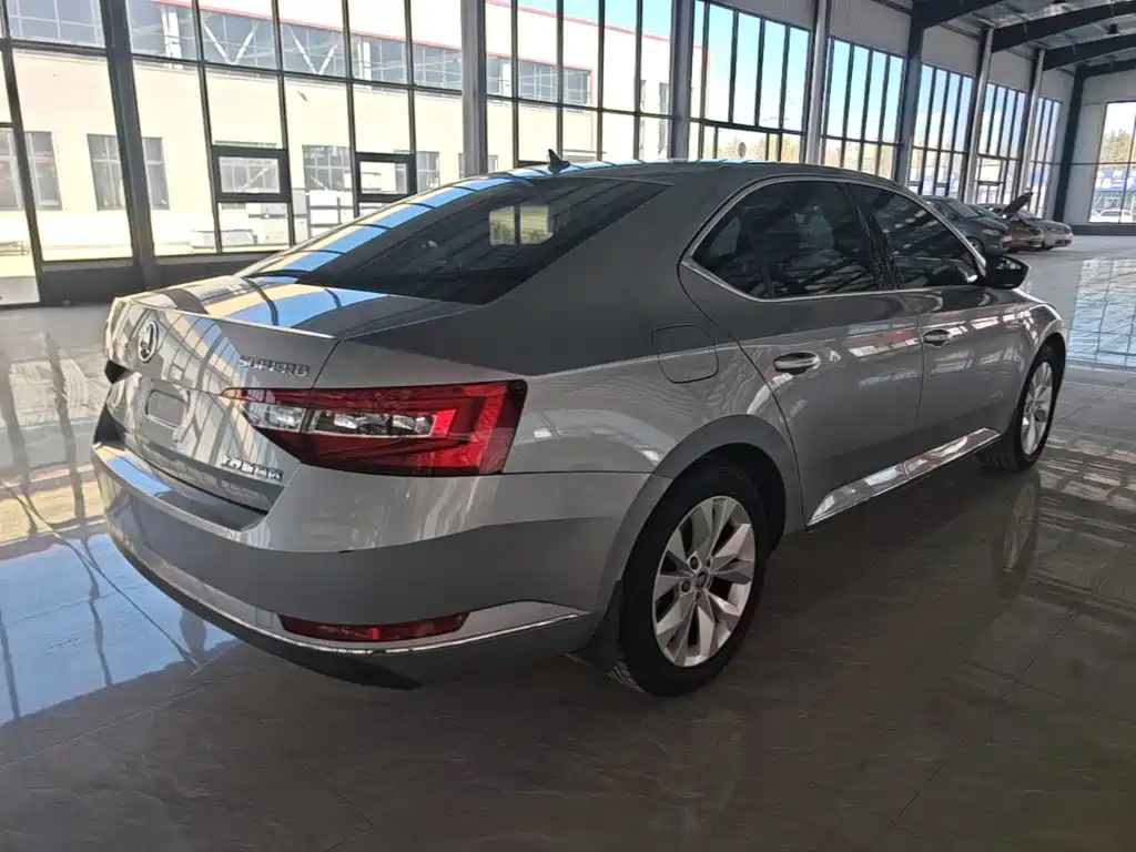 Skoda Superb — фото 6
