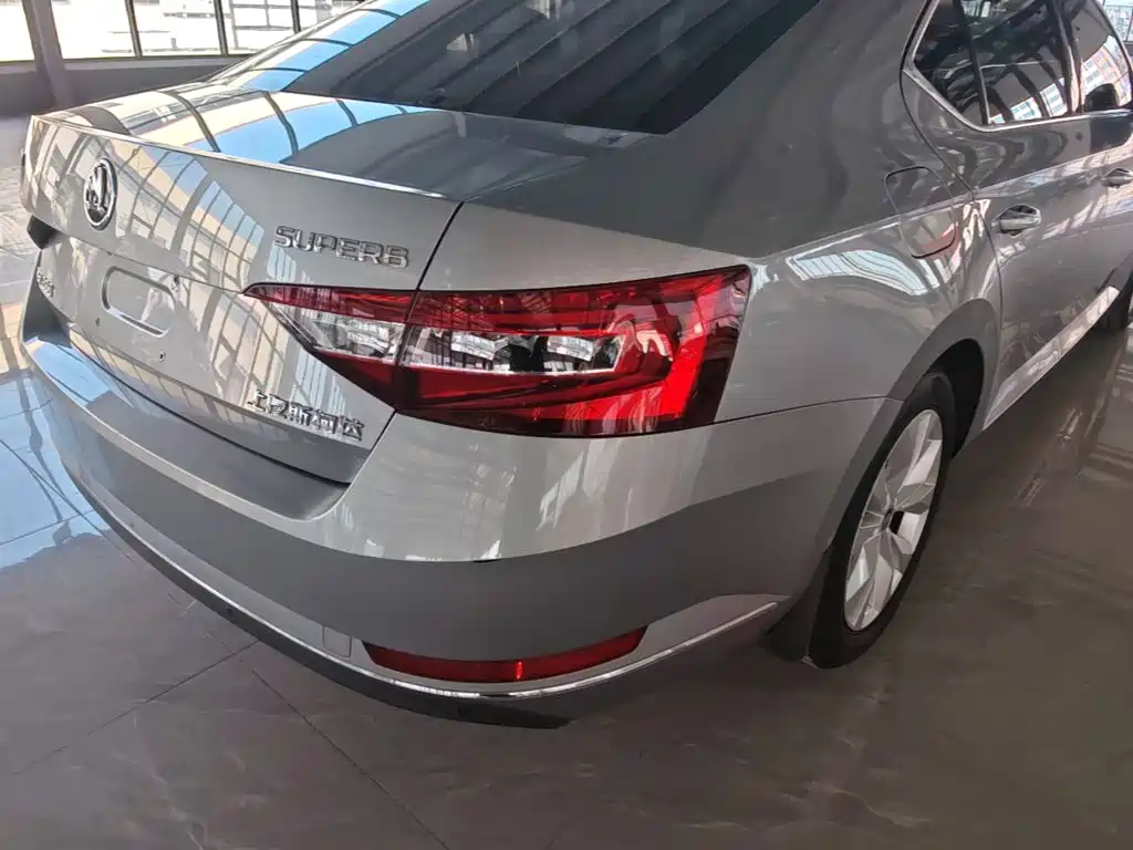 Skoda Superb — фото 7