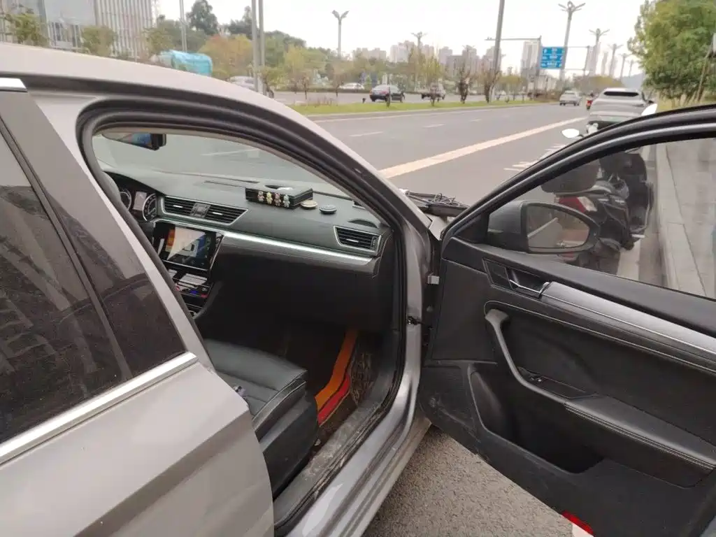 Skoda Superb — фото 19