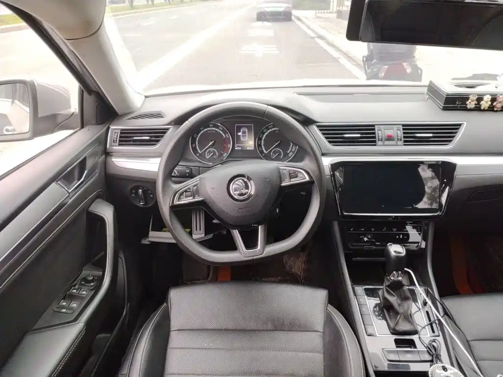 Skoda Superb — фото 6