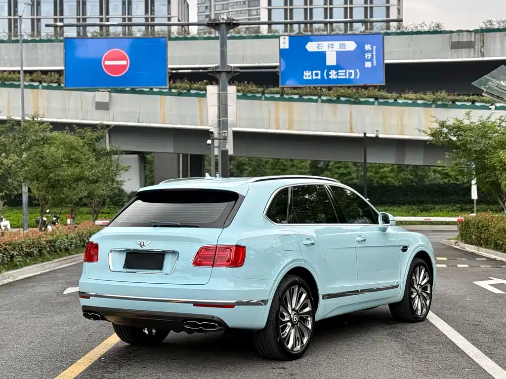 Bentley Bentayga — фото 7