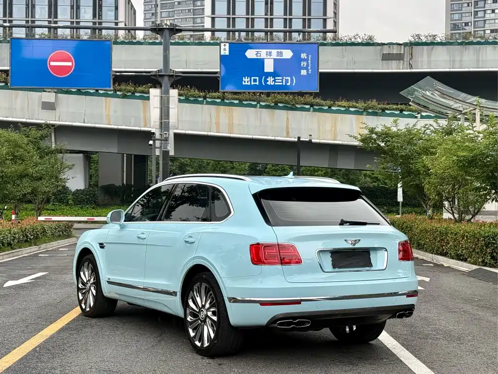 Bentley Bentayga — фото 9