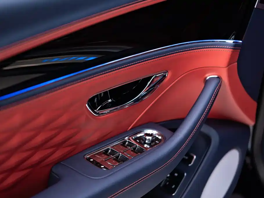 Bentley Flying Spur — фото 17