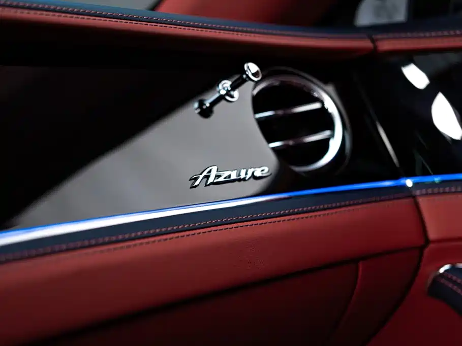 Bentley Flying Spur — фото 18