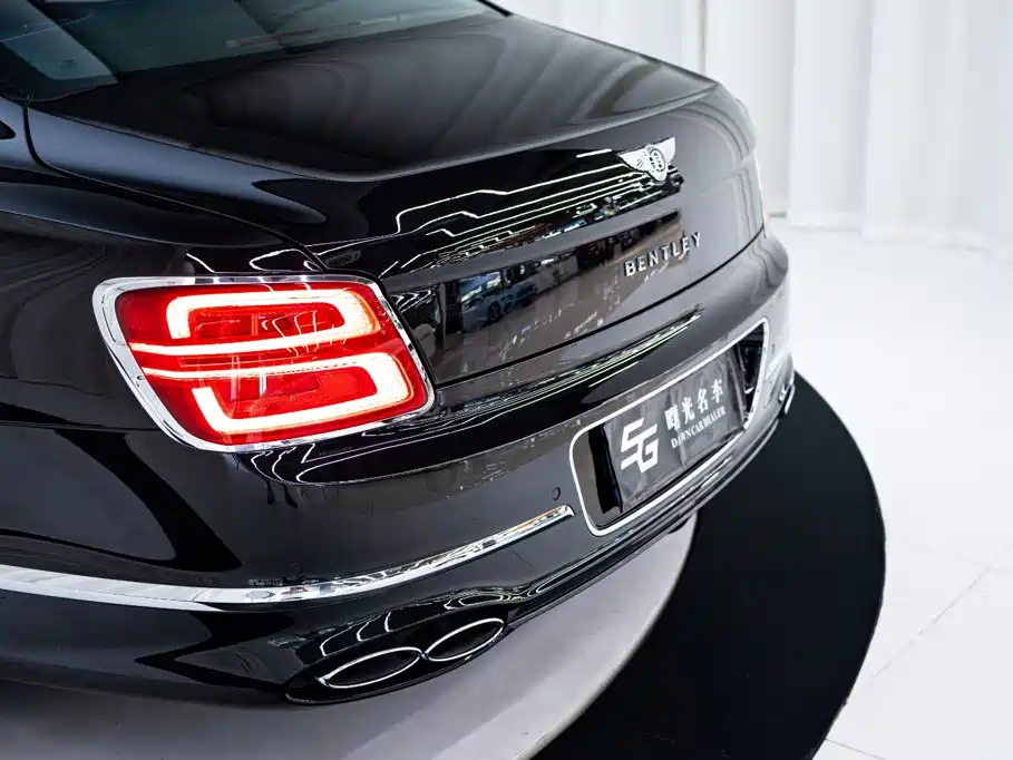 Bentley Flying Spur — фото 23