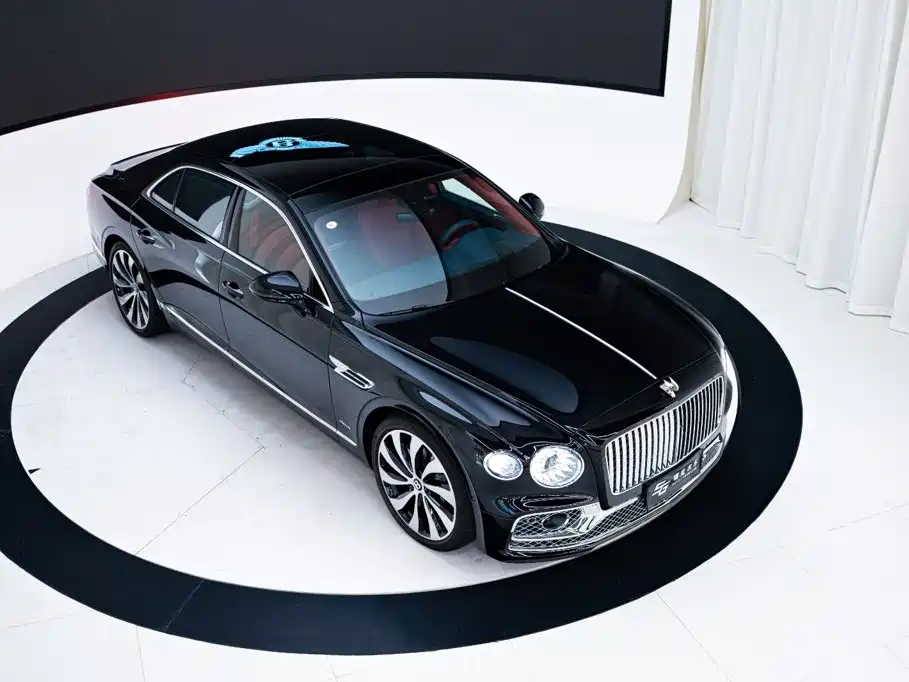 Bentley Flying Spur — фото 24