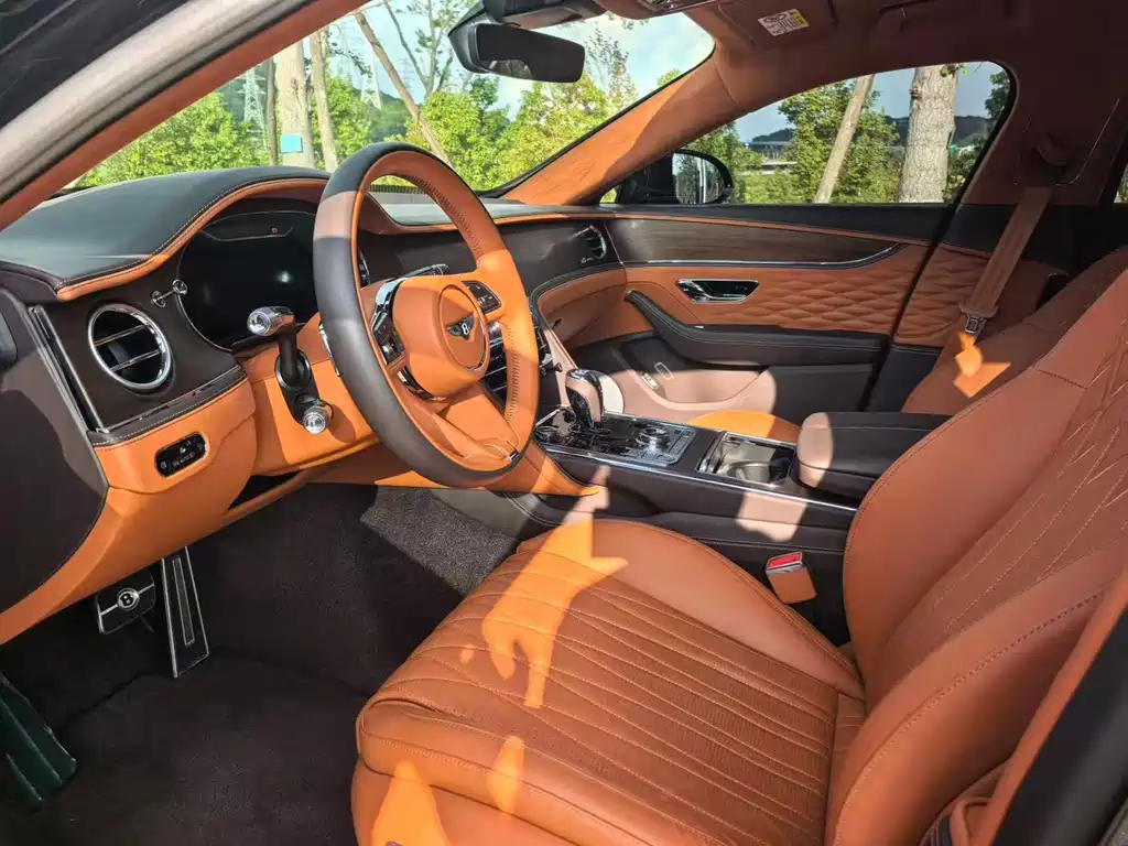 Bentley Flying Spur — фото 2