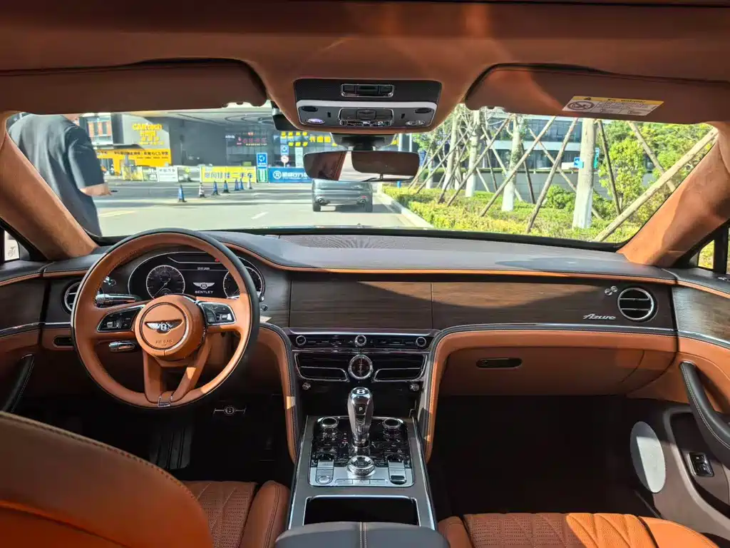 Bentley Flying Spur — фото 4