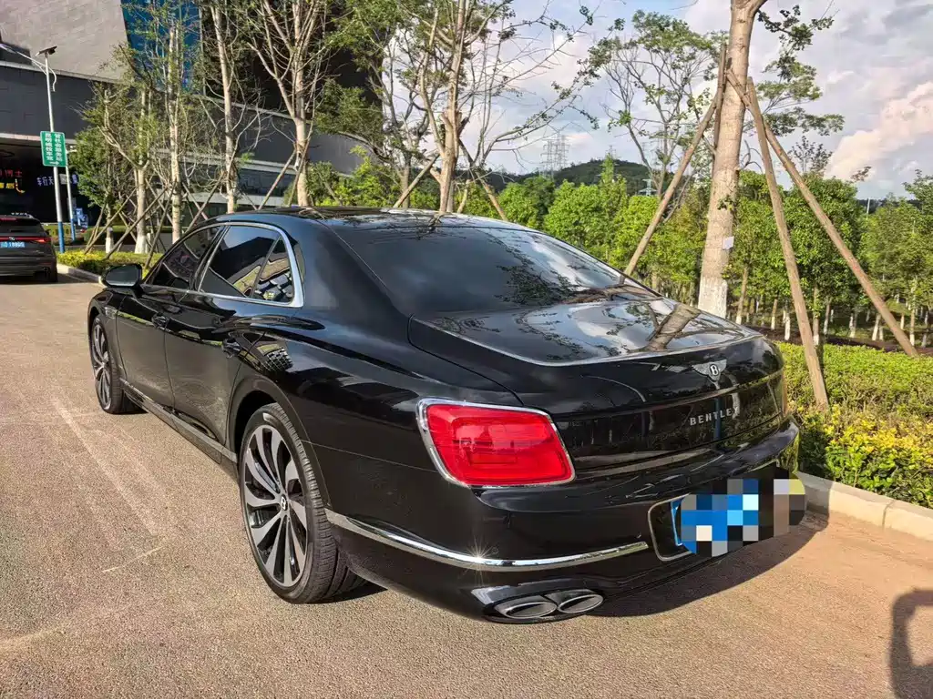 Bentley Flying Spur — фото 6