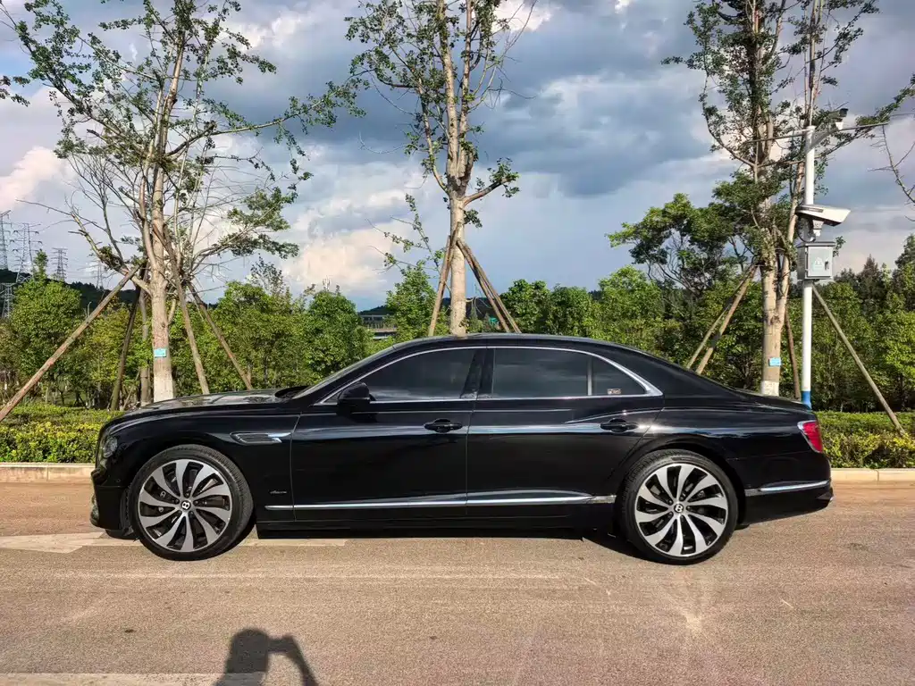 Bentley Flying Spur — фото 7