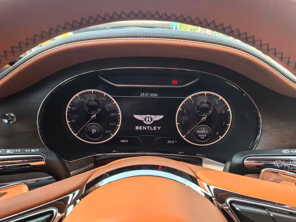 Bentley Flying Spur — фото 9