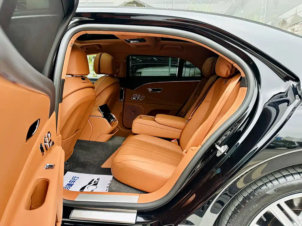 Bentley Flying Spur — фото 2