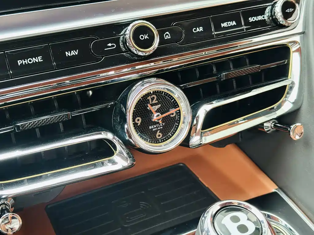 Bentley Flying Spur — фото 14