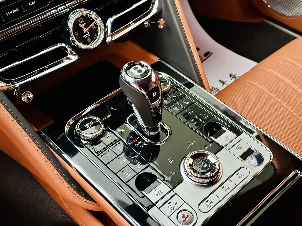 Bentley Flying Spur — фото 3