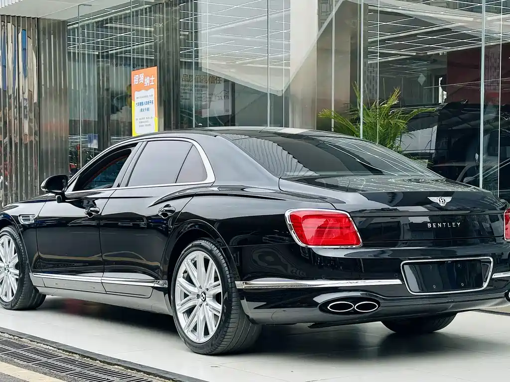 Bentley Flying Spur — фото 9
