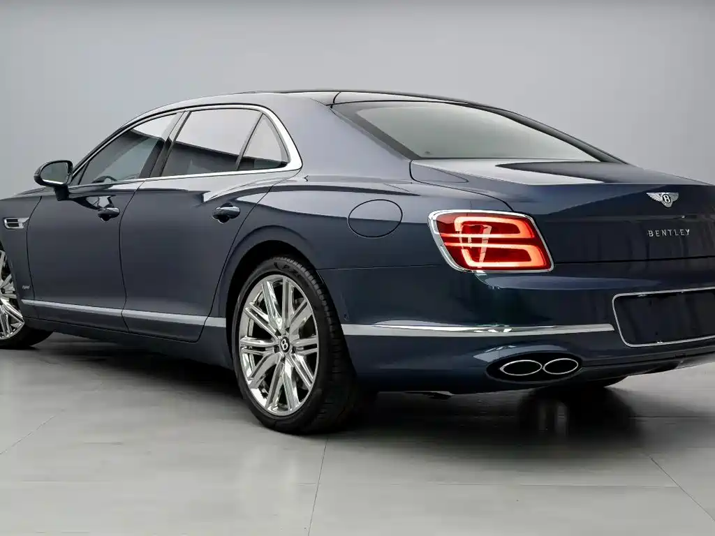 Bentley Flying Spur PHEV — фото 9
