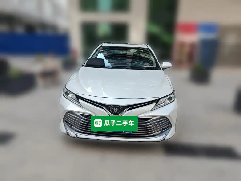 Toyota Camry — фото 2