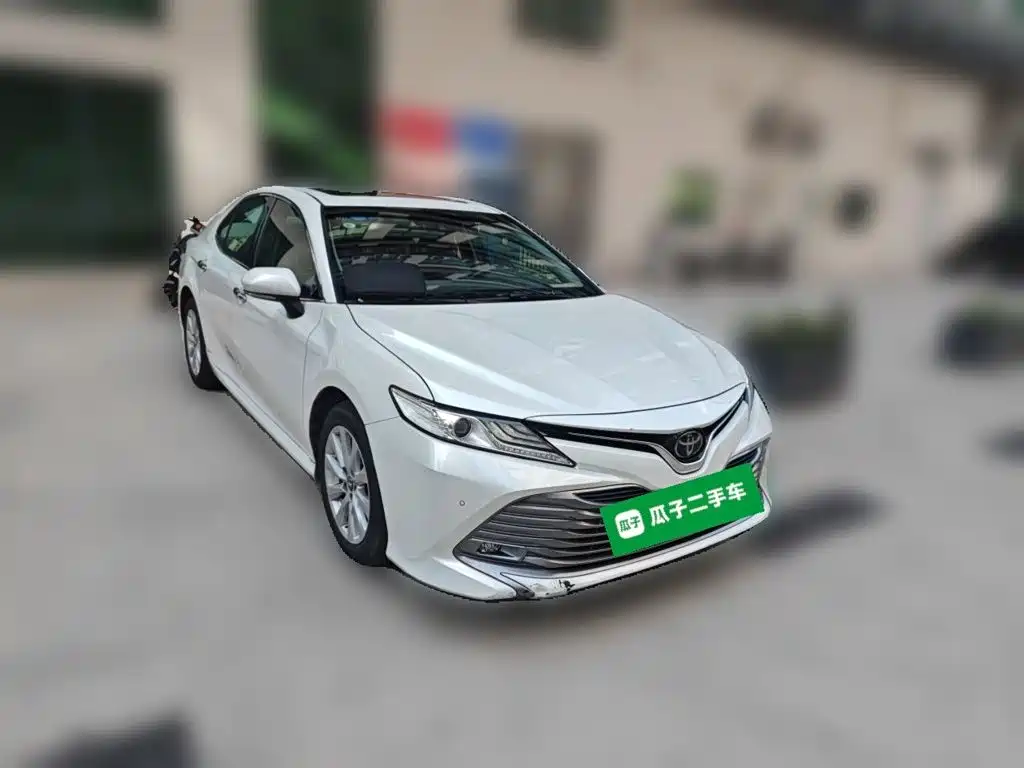 Toyota Camry — фото 3