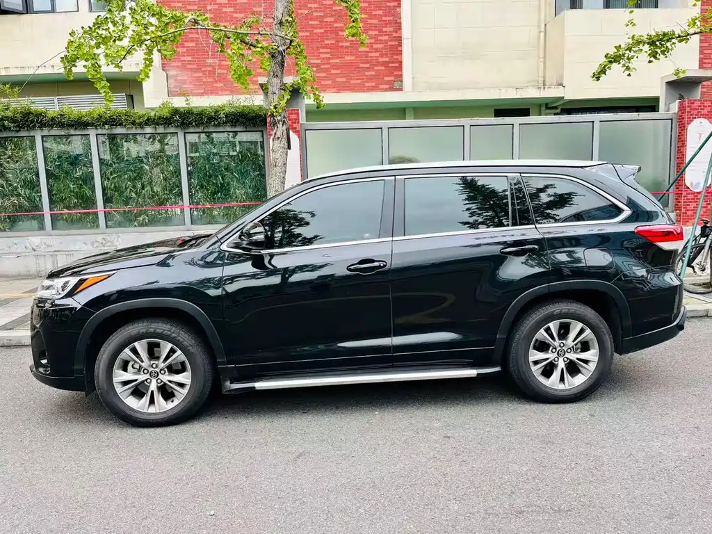 Toyota Highlander — фото 2