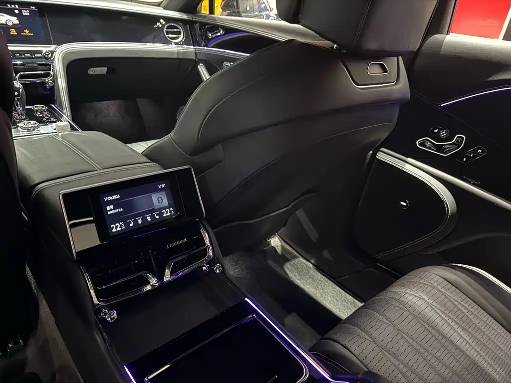 Bentley Flying Spur PHEV — фото 4