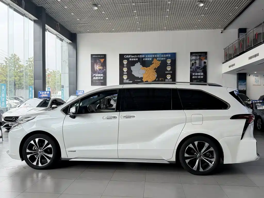 Toyota Granvia — фото 8