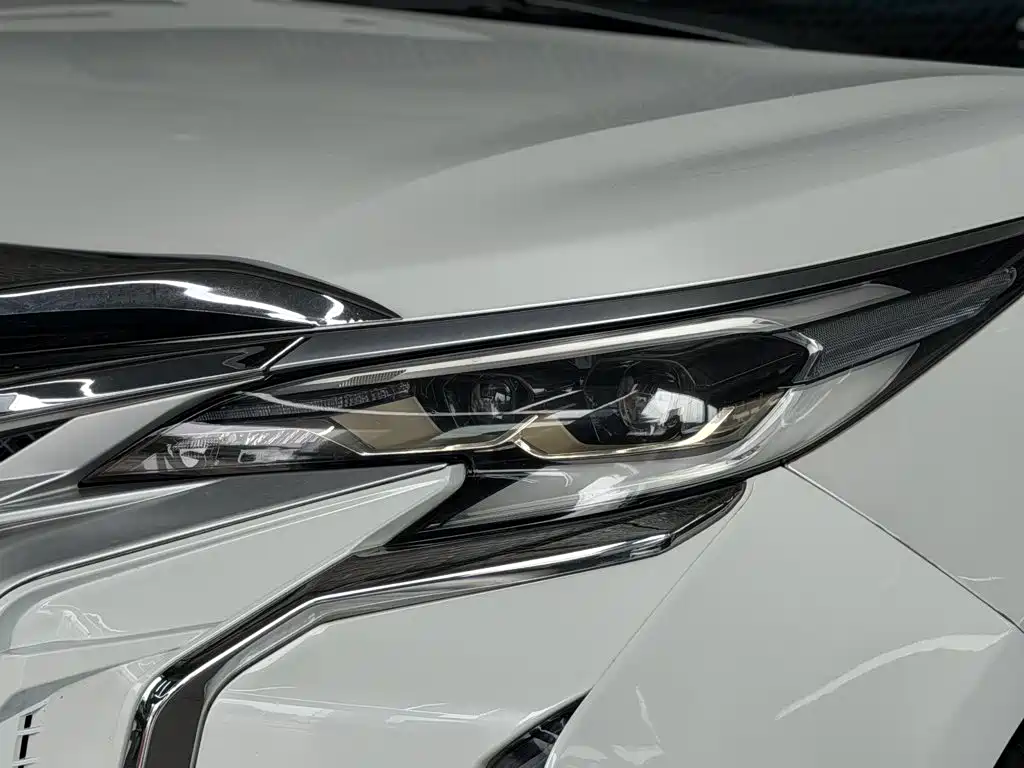 Toyota Granvia — фото 9