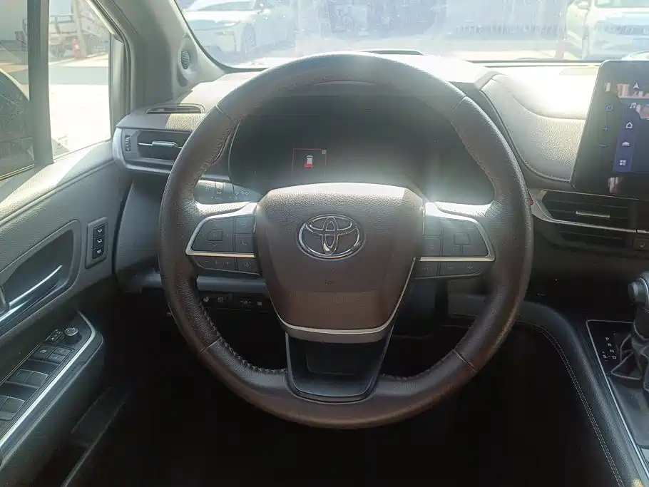 Toyota Sienna — фото 15