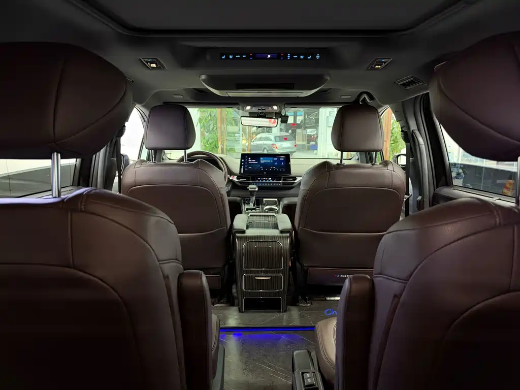 Toyota Sienna — фото 13