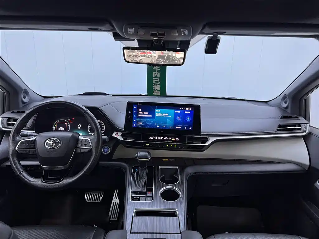 Toyota Granvia — фото 14